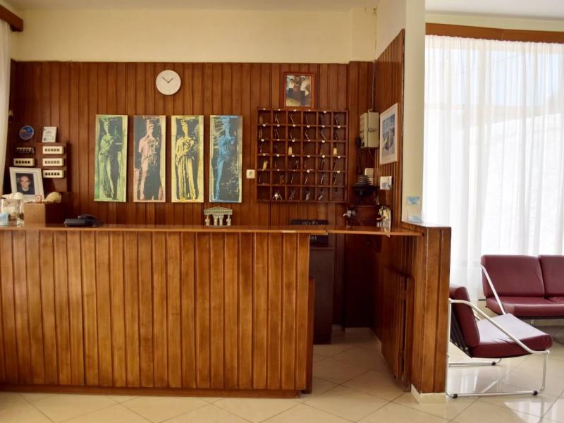 Hotel Karyatides
