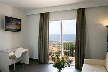 One Ibiza Suites