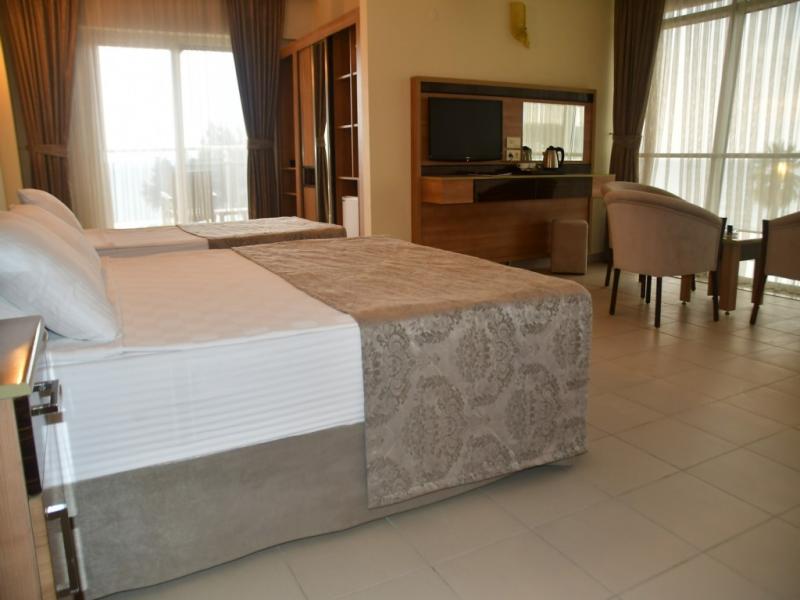 Royal Beach Club Hotel