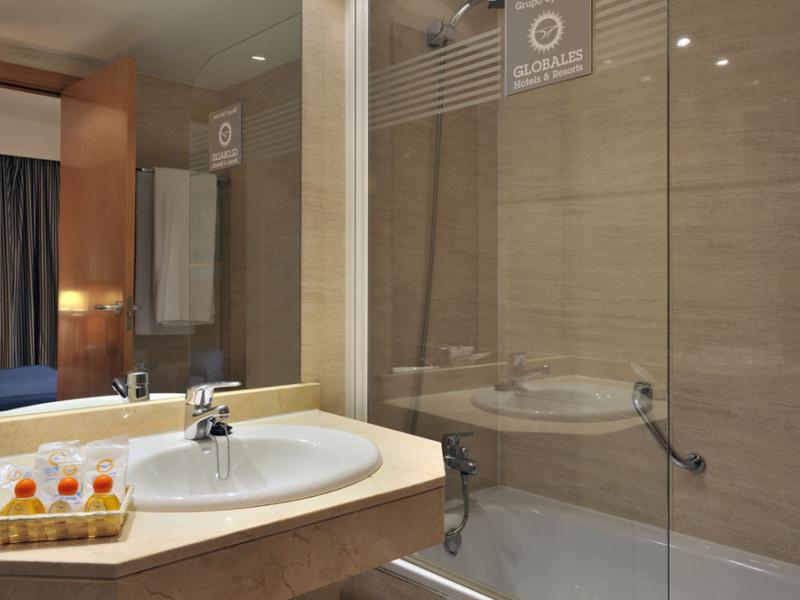 Globales De los Reyes Hotel