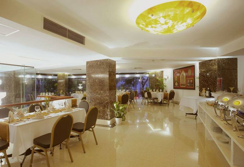 May De Ville Corner Hotel