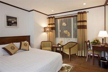 May De Ville Corner Hotel