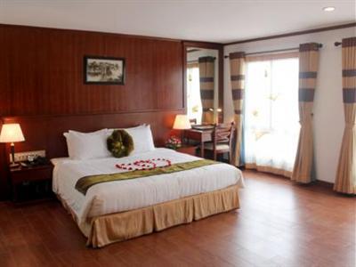 May De Ville Old Quarter