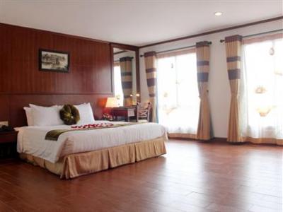 May De Ville Old Quarter