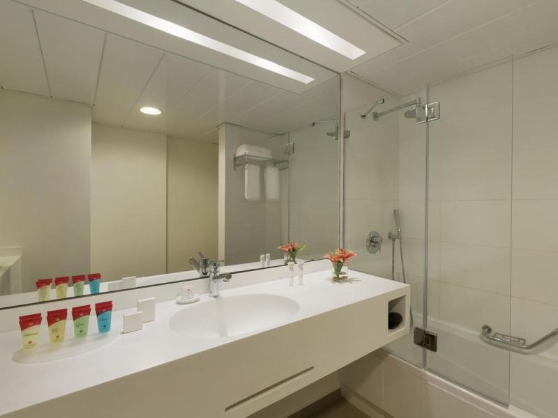 Ramada Hotel & Suites