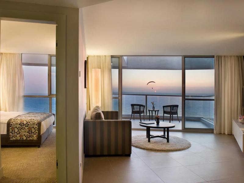 Ramada Hotel & Suites