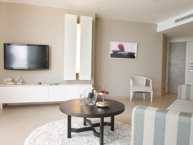 Ramada Hotel & Suites