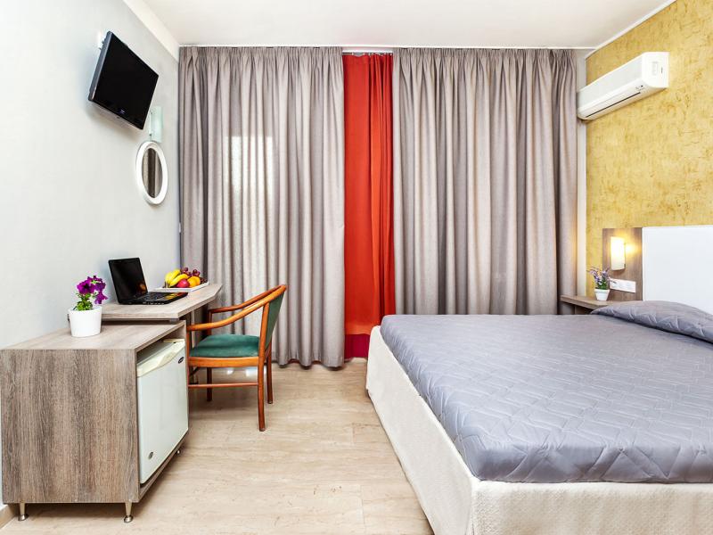 Silver Bay Hotel