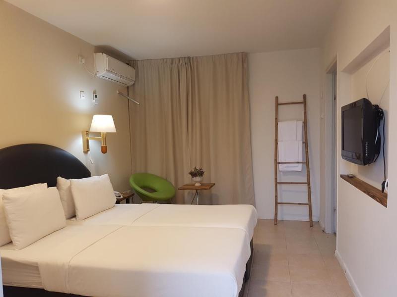 Q Village - Poleg Beach