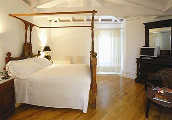 Tarthesh Hotel