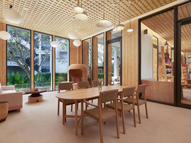 Le Meridien Phuket Mai Khao Beach Resort