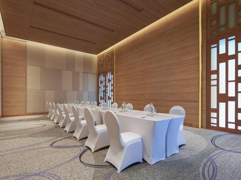 Le Meridien Phuket Mai Khao Beach Resort