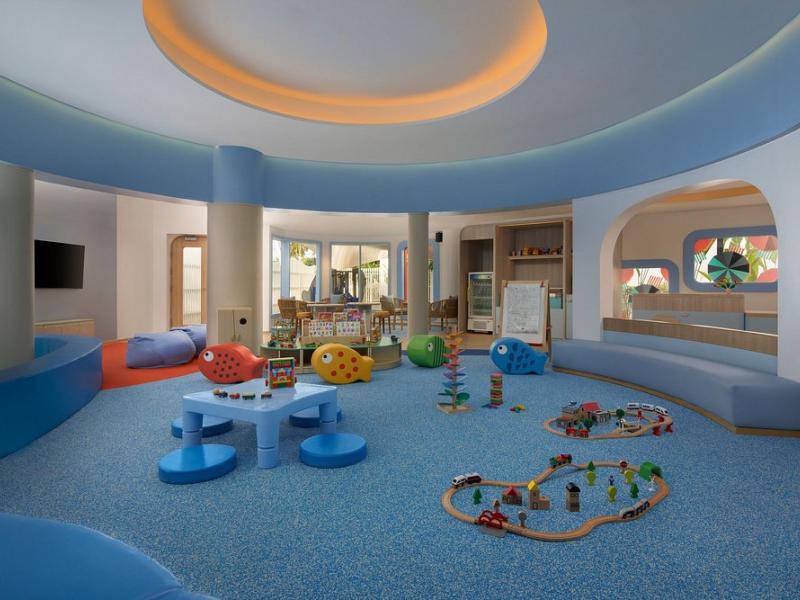 Le Meridien Phuket Mai Khao Beach Resort