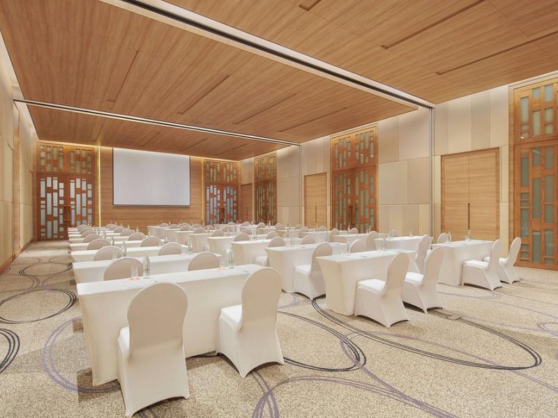 Le Meridien Phuket Mai Khao Beach Resort