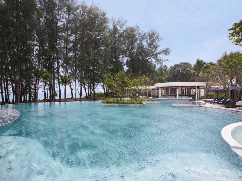 Le Meridien Phuket Mai Khao Beach Resort