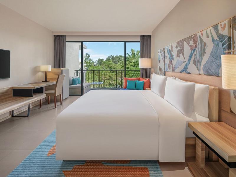 Le Meridien Phuket Mai Khao Beach Resort