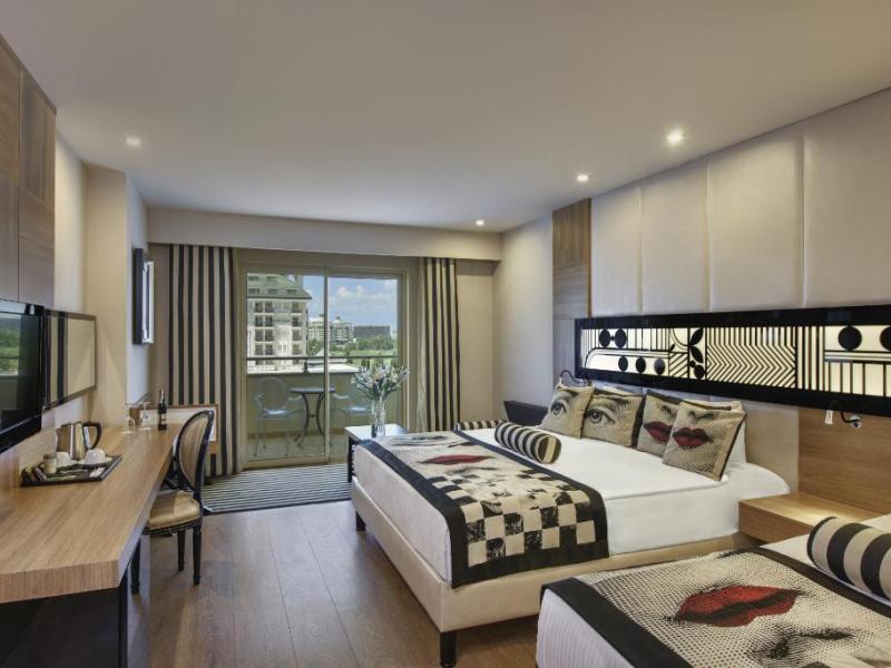 Delphin Imperial Lara