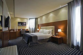 Silken Amara Plaza