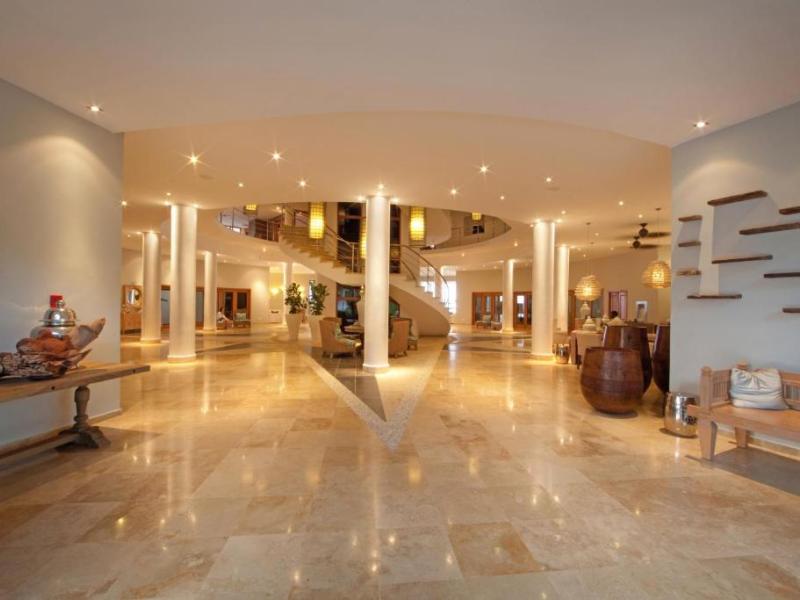 The Bannister Hotel & Yacht Club