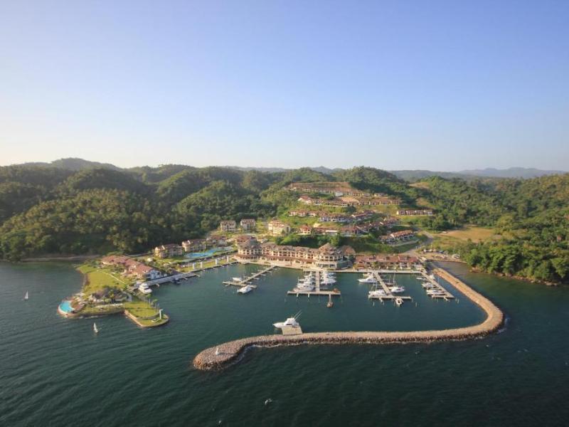 The Bannister Hotel & Yacht Club