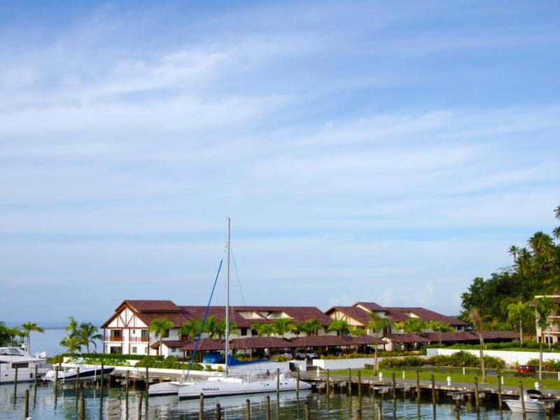 The Bannister Hotel & Yacht Club