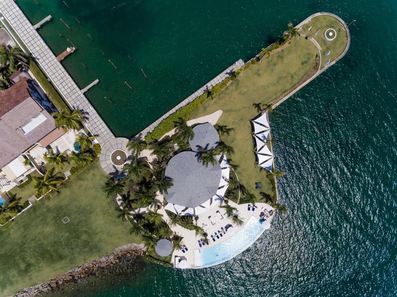 The Bannister Hotel & Yacht Club