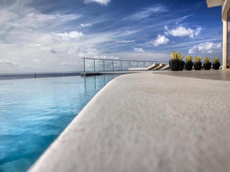 The Bannister Hotel & Yacht Club