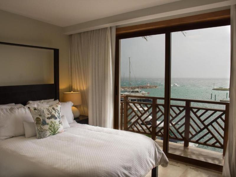 The Bannister Hotel & Yacht Club