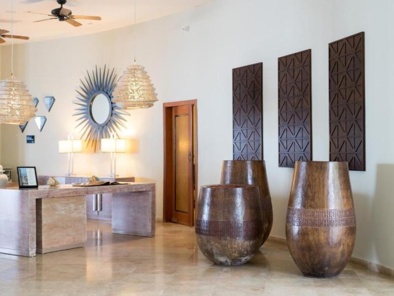 The Bannister Hotel & Yacht Club