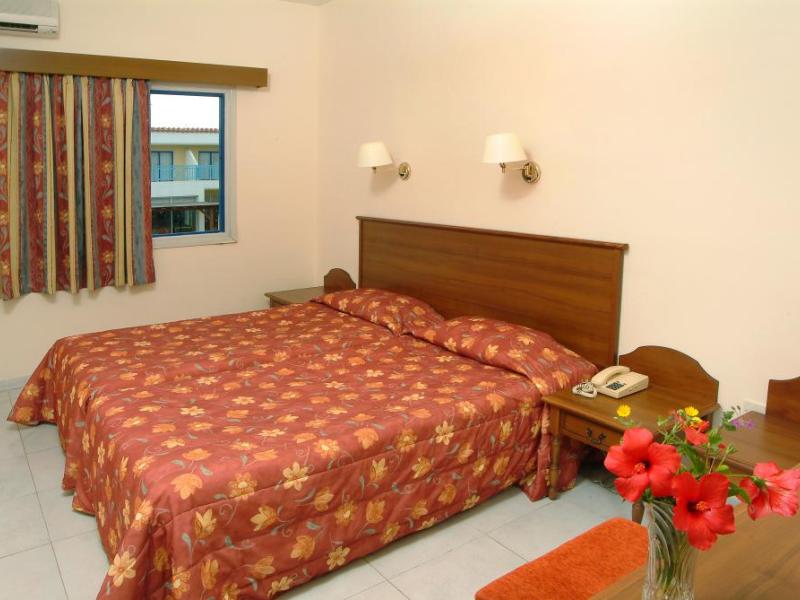 Tsokkos Sun Gardens Apartments