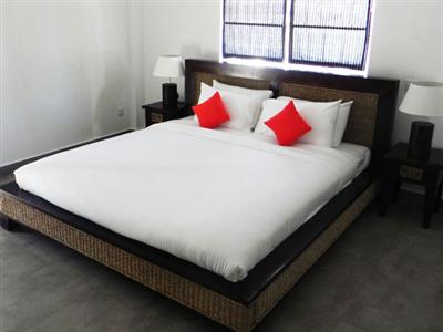 St. Lachlan Hotel & Suites