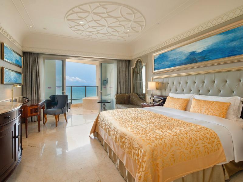 Crowne Plaza Resort Sanya Bay