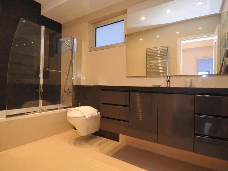 Theseus Beach Village