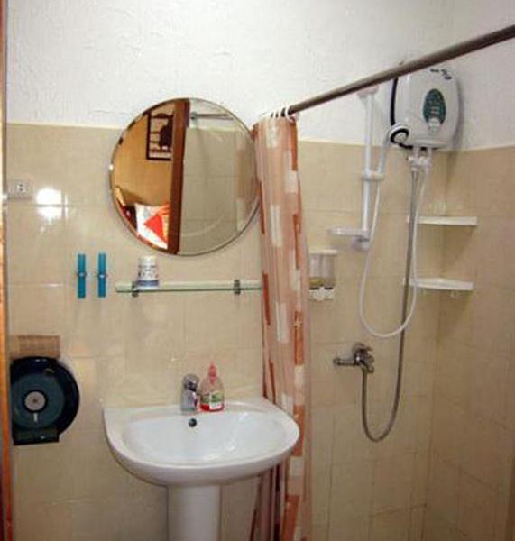 Genesis Divers & Hayahay Resort