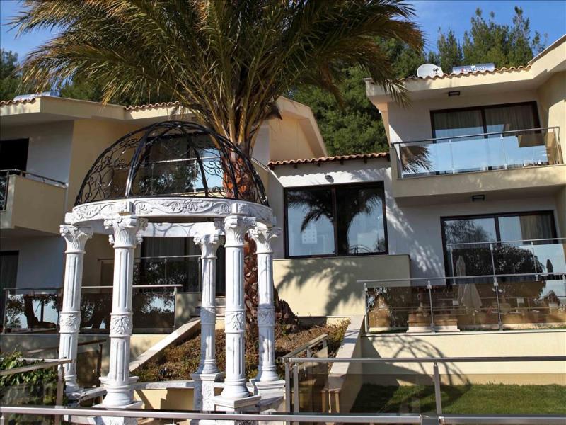 Greek Pride Cronwell Rahoni