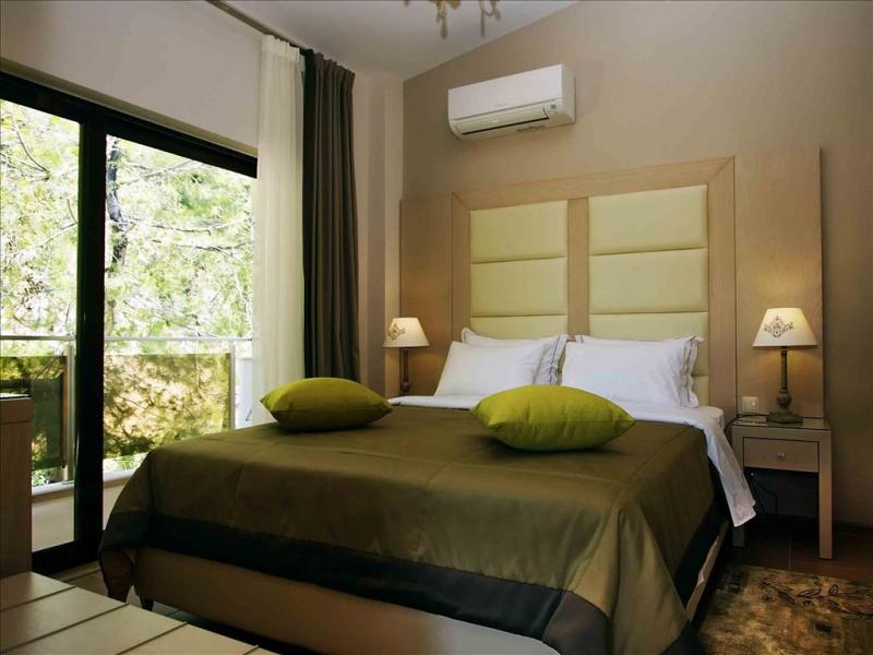 Greek Pride Cronwell Rahoni