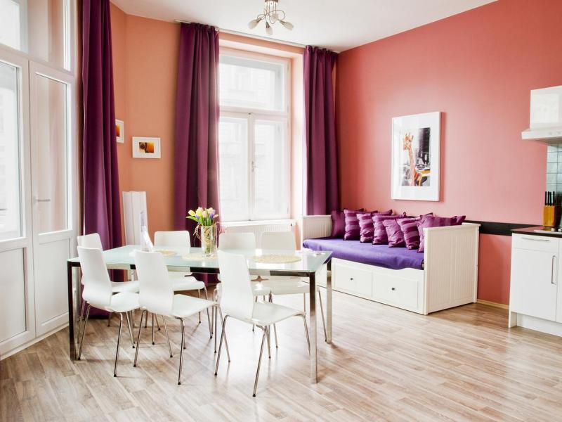 Royal Court Legerova