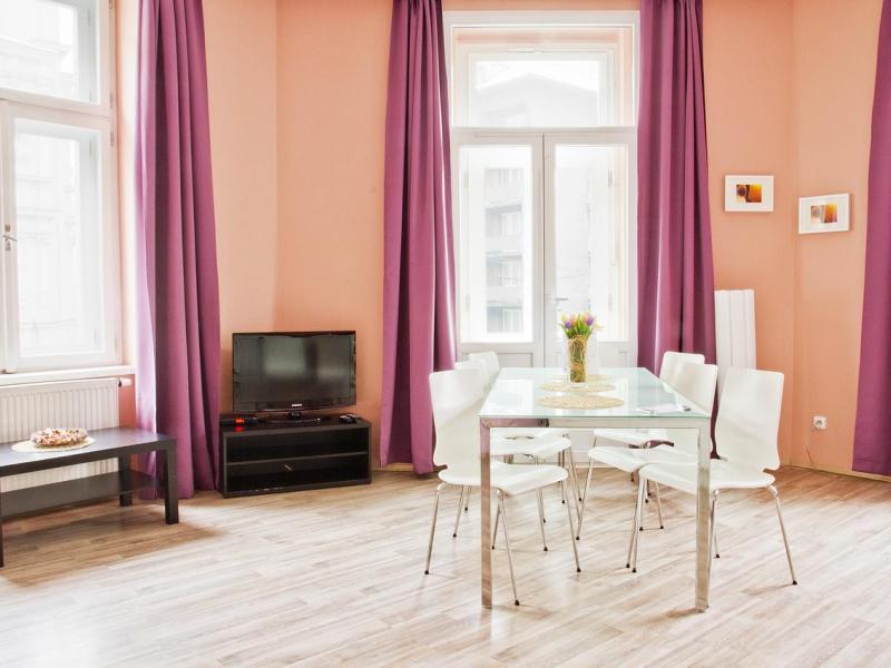 Royal Court Legerova