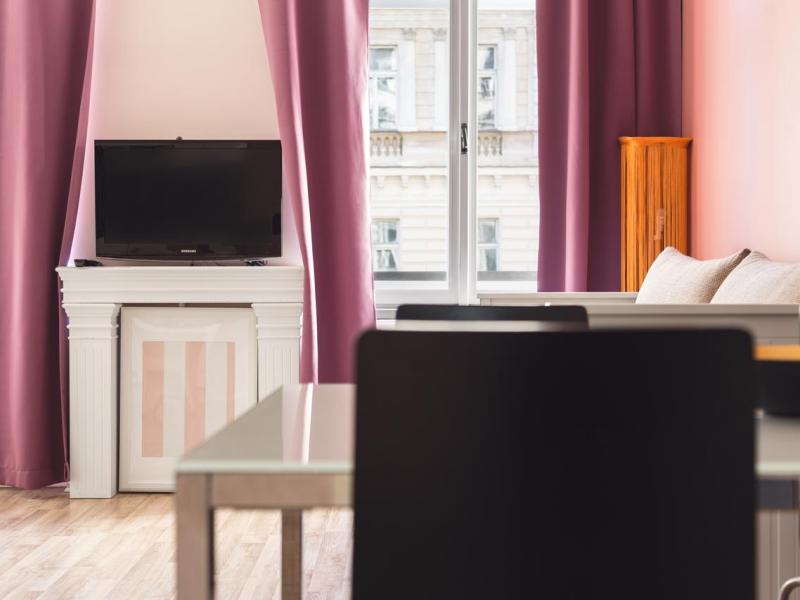 Royal Court Legerova