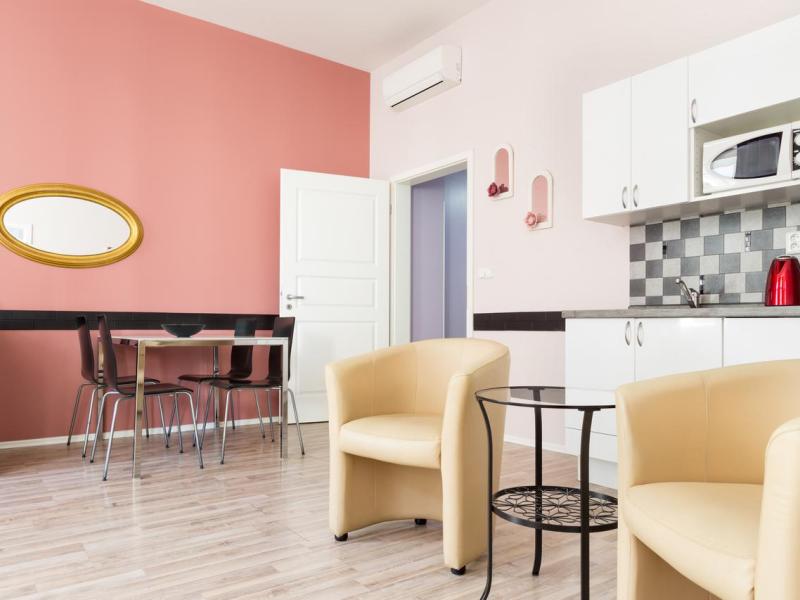 Royal Court Legerova