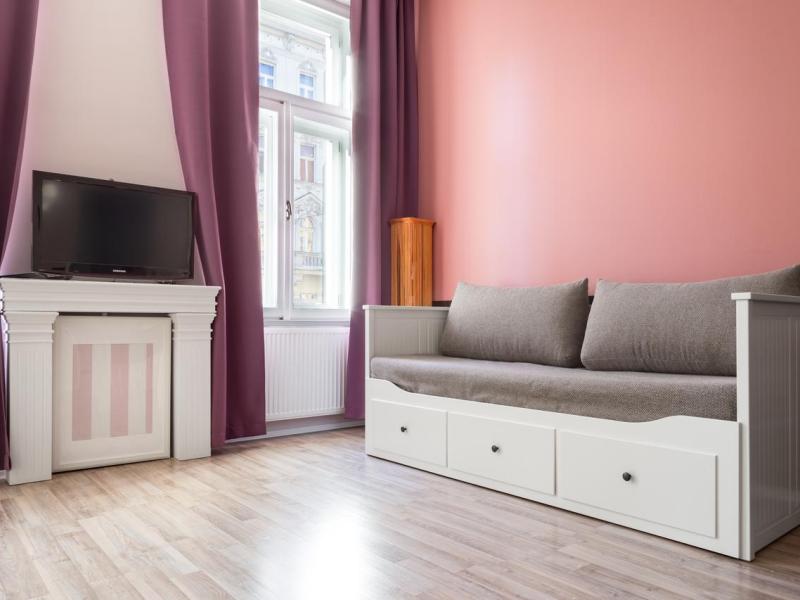 Royal Court Legerova