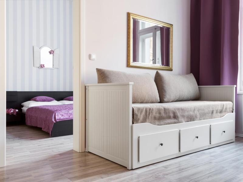 Royal Court Legerova