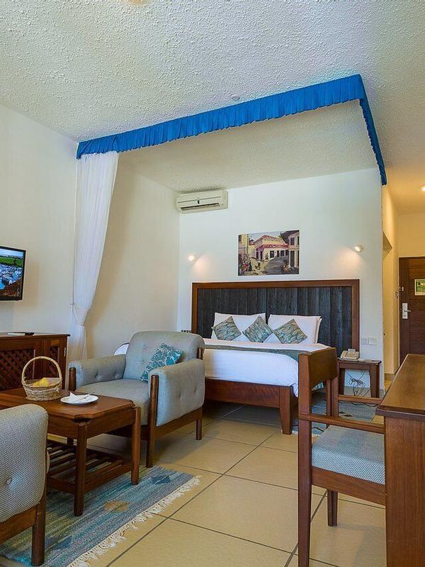 Travellers Beach Hotel & Club