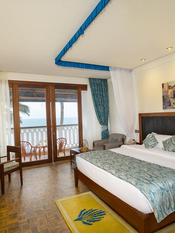 Travellers Beach Hotel & Club