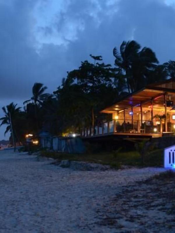 Travellers Beach Hotel & Club
