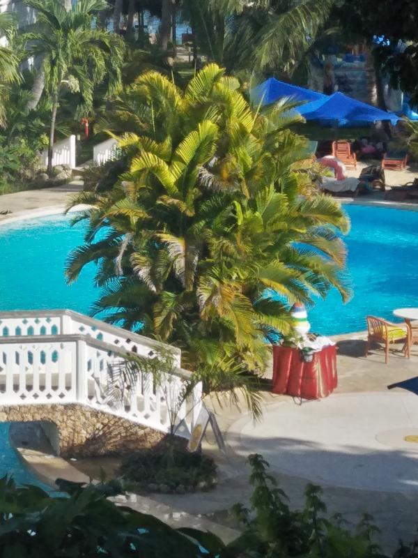 Travellers Beach Hotel & Club