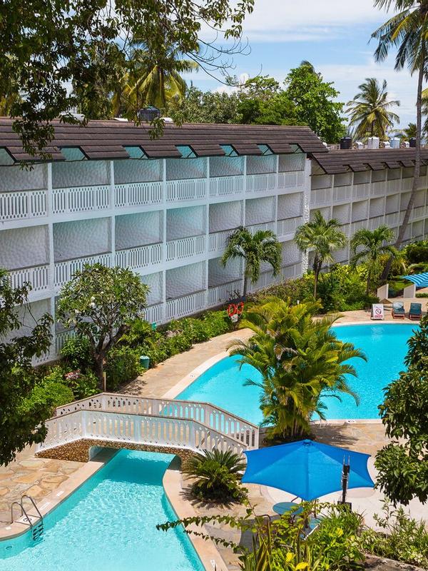 Travellers Beach Hotel & Club