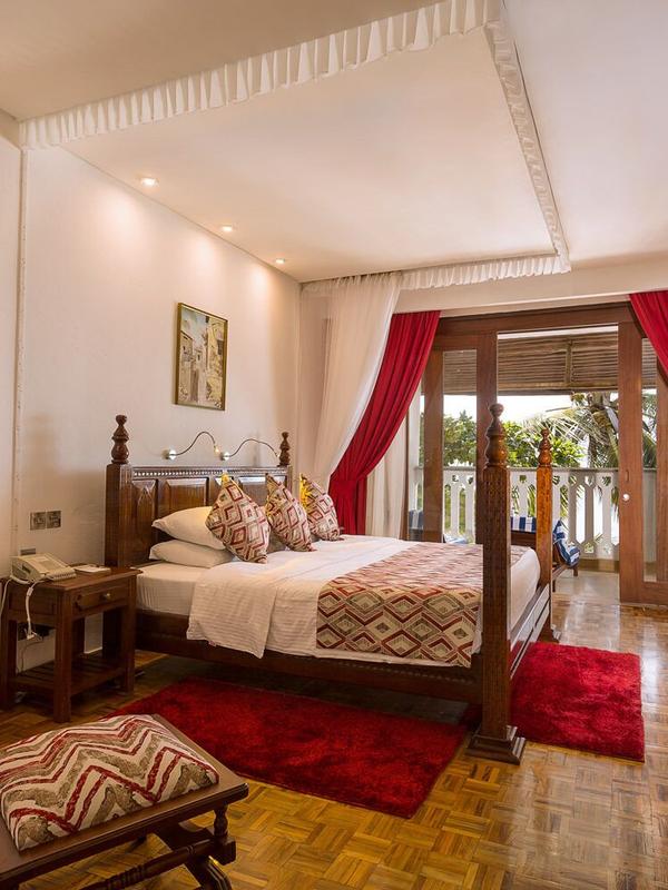 Travellers Beach Hotel & Club