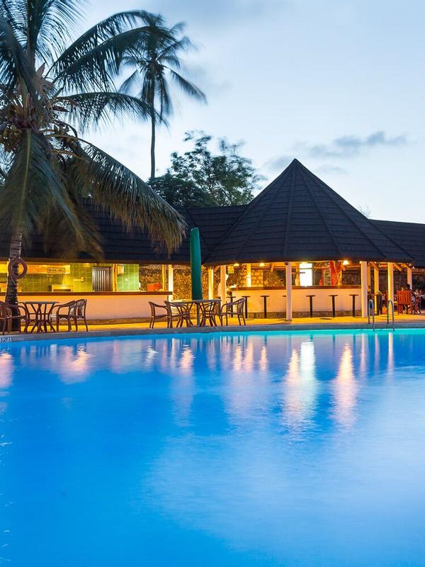 Travellers Beach Hotel & Club