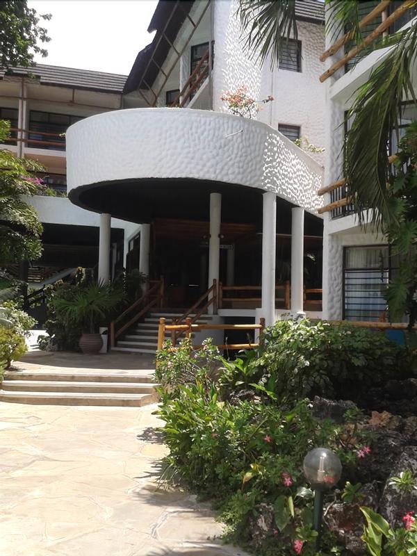 Travellers Beach Hotel & Club